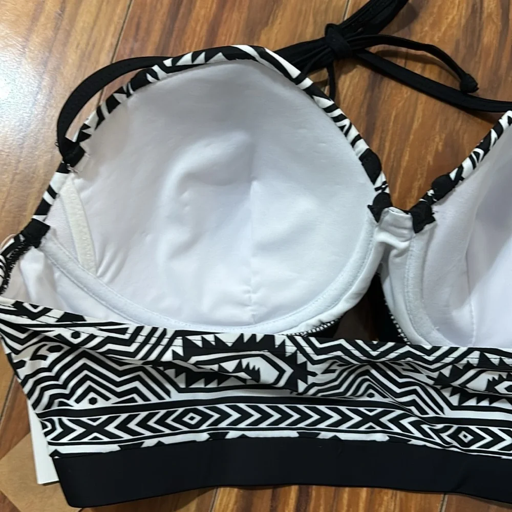 La Plage black & white swim top, size XXL, NWT. - Picture 8 of 11